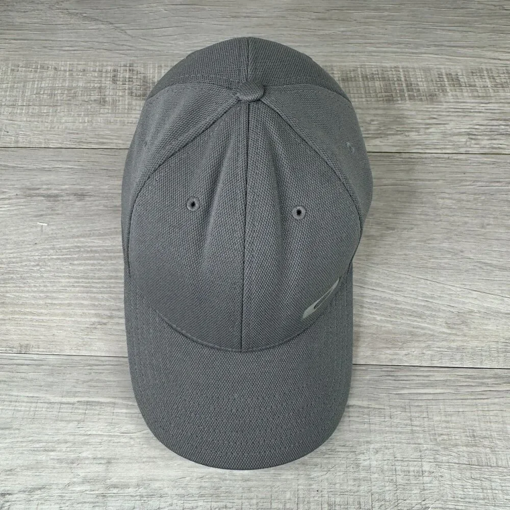 Oakley Classic Low Baseball Cap Mens L/XL Gray Logo Textured Flex Fitted Hat